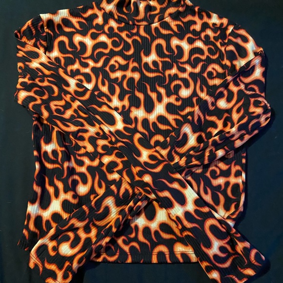 fits like a small - Picture 1 of 3